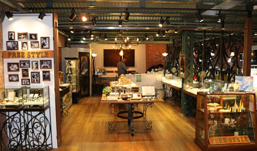 フリースタイルシルバーアクセサリー横浜赤レンガ店