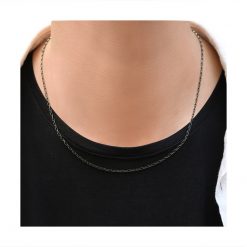 首に掛けるブラックステンレスチェーン